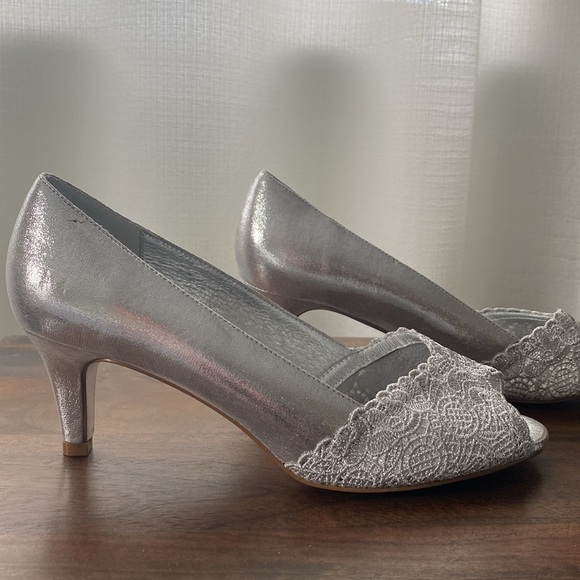 Silver open toe Adrianna Papell pumps with lace - Picture 3 of 7